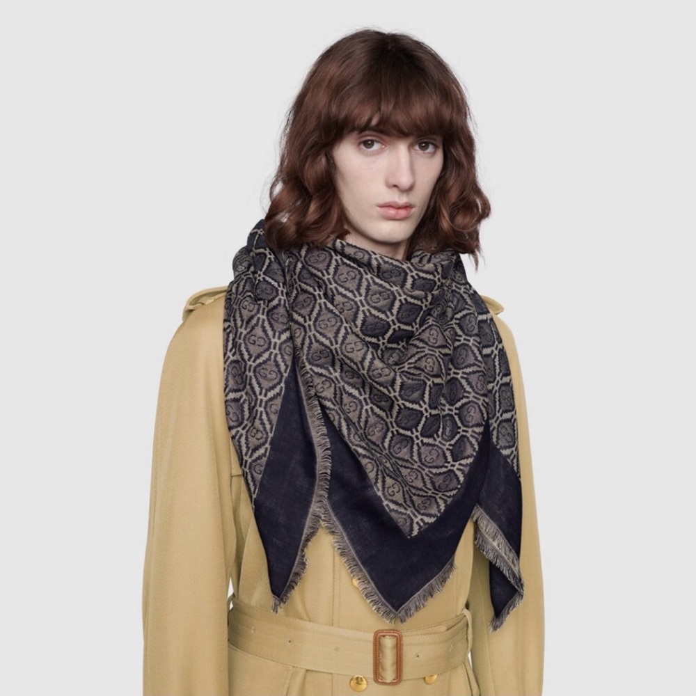 Elegant Black and Gray Patterned Scarf